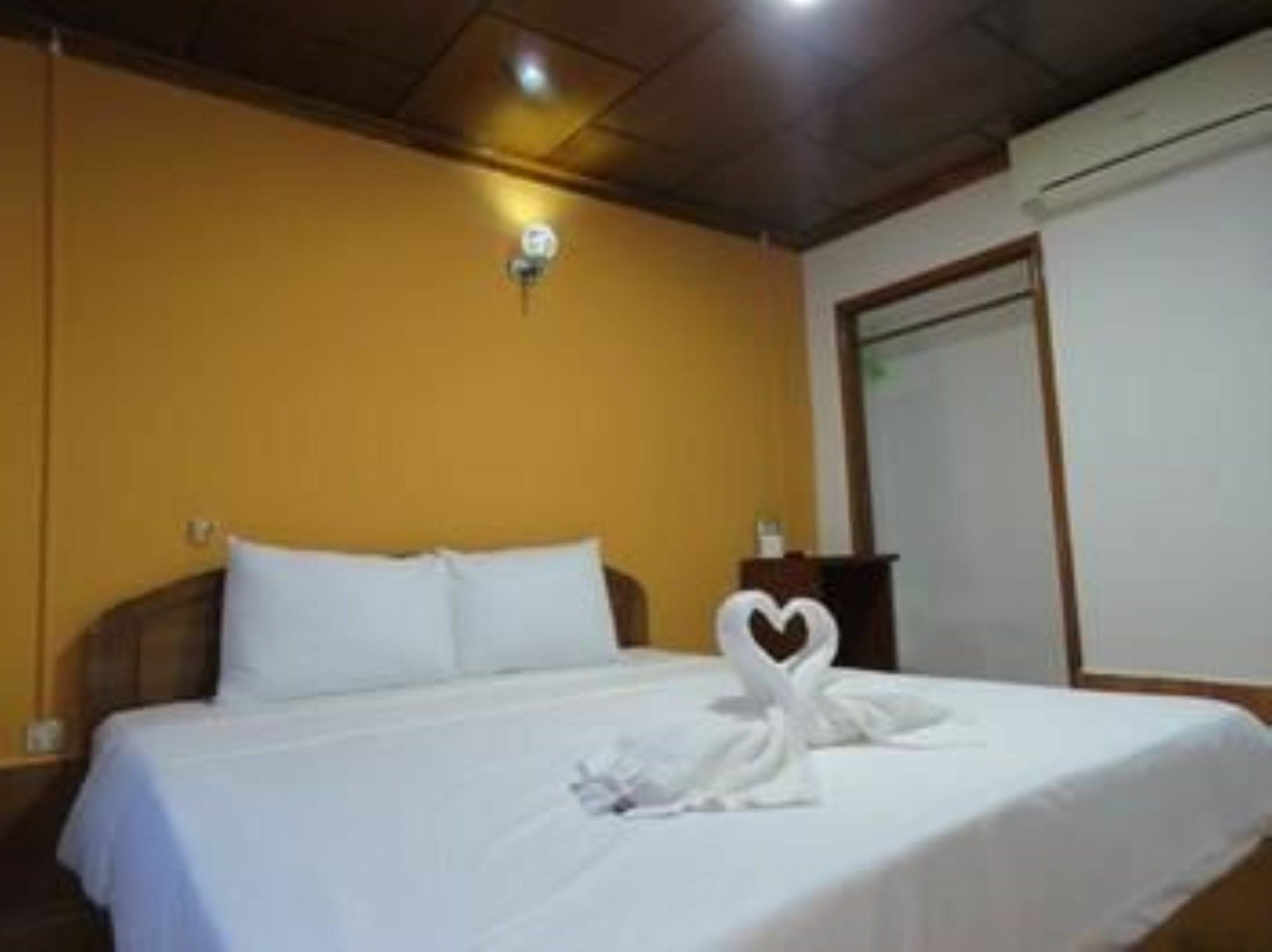 Two Easy Bungalow Hotel Sihanoukville Exterior foto